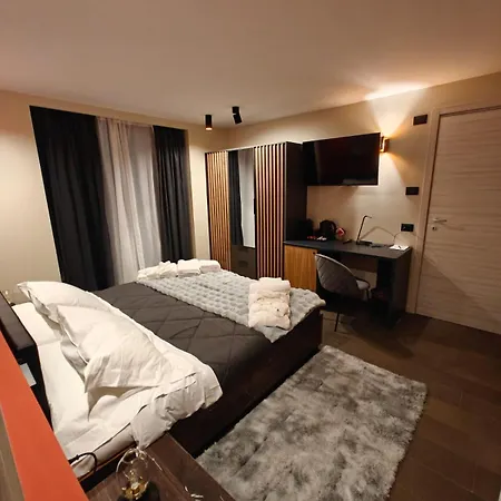 Hotel &