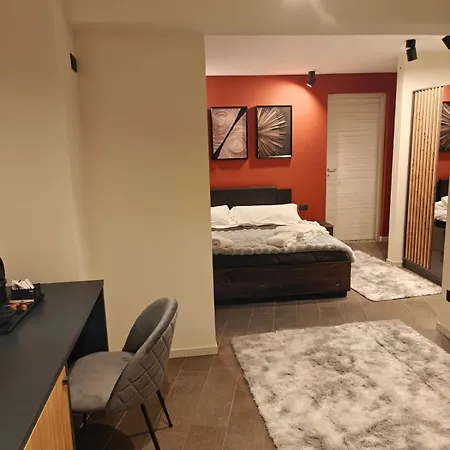 Hotel & 4*