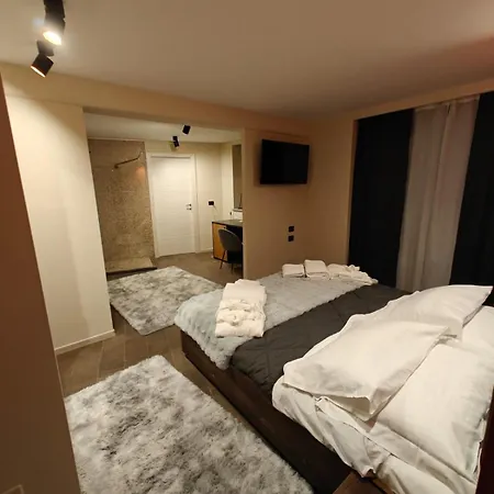 Hotel &