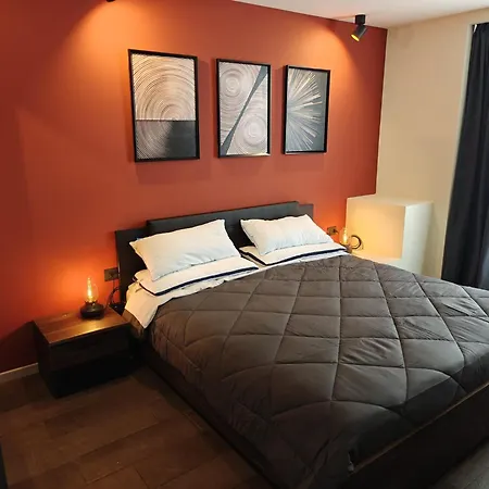 Hotel &