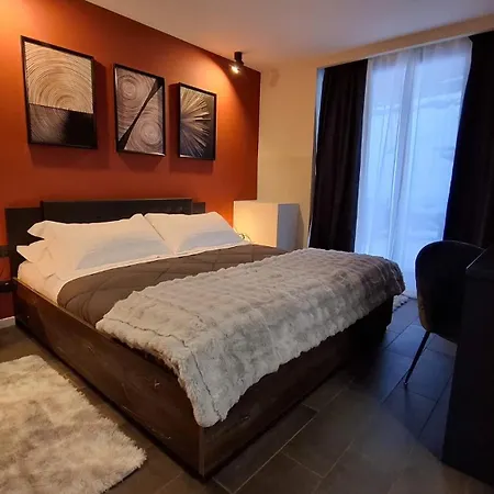Hotel & 4*