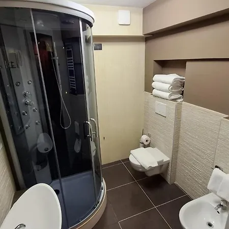 Hotel & 4*