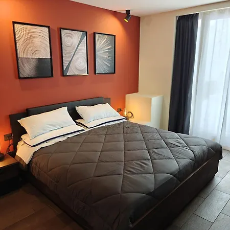 Hotel &