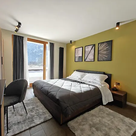 Hotel & 4*