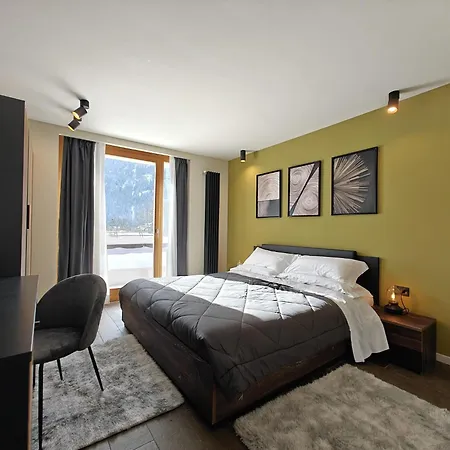 Hotel & 4*