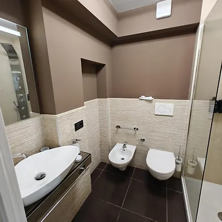 Hotel & 4*