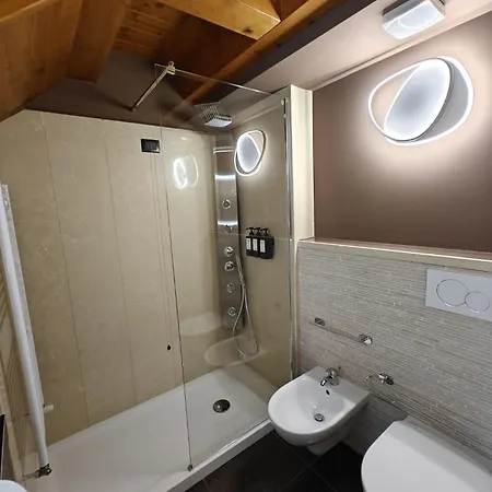 Hotel & 4*
